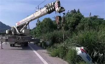專業(yè)拖車吊車-地庫-脫困-汽車運輸救援公司電話福海阿勒泰布爾津富蘊哈巴河青河吉木乃