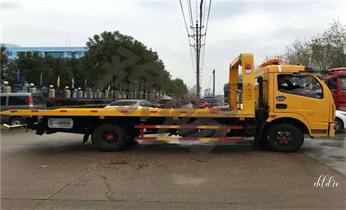 汽車脫困-更換備胎-搭電-緊急送油_汽車救援搭電-補(bǔ)胎-搶修-送油-電路搶修公司電話