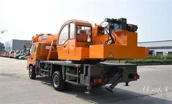 汽車脫困-更換備胎-搭電-緊急送油_專業(yè)拖車吊車-地庫-脫困-汽車運輸救援公司電話