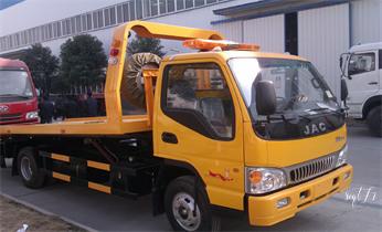 汽車脫困-更換備胎-搭電-緊急送油_高速公路道路快速24小時拖車救援服務(wù)就附近公司熱線電話-汽車搭電/補胎/吊車/脫困/維修/送油水/運輸/開鎖配鑰匙-