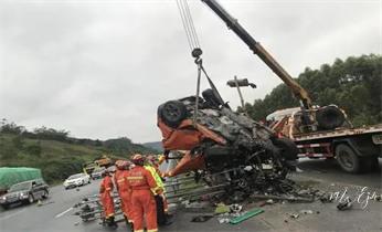 高速公路道路快速24小時(shí)拖車救援服務(wù)附近公司熱線電話-汽車搭電-補(bǔ)胎-吊車-脫困-維修-送油水-運(yùn)輸-開鎖配鑰匙阿拉爾石河子圖木舒克五家渠鐵門關(guān)