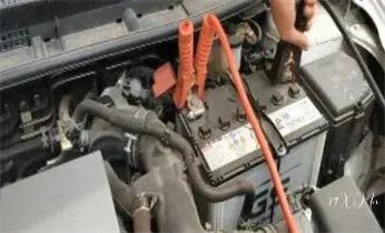 高速道路汽車車輛救援拖車/吊車/送油/搭電/補胎/充氣/維修公司服務電話_快速上門流動補胎-搭電更換電池汽車救援公司電話